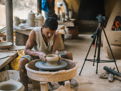 Cómo documentar paso a paso la técnica de un ceramista de pueblo para crear un archivo audiovisual usable